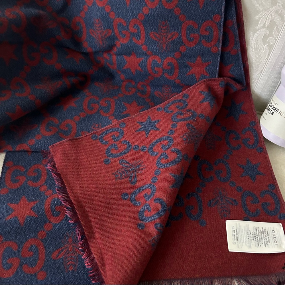 GUCCI red & blue CONSTELLATION Bee GG Stars wool/silk reversible long scarf NWT - Picture 3 of 9